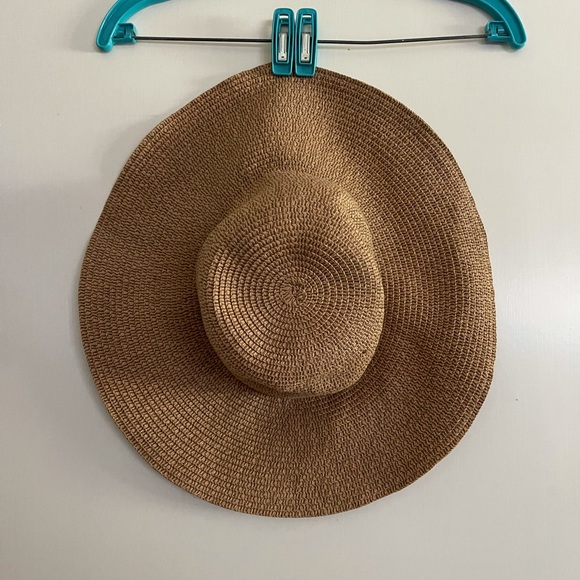 Chloe & Isabel Floppy Straw paper hat - Picture 3 of 6